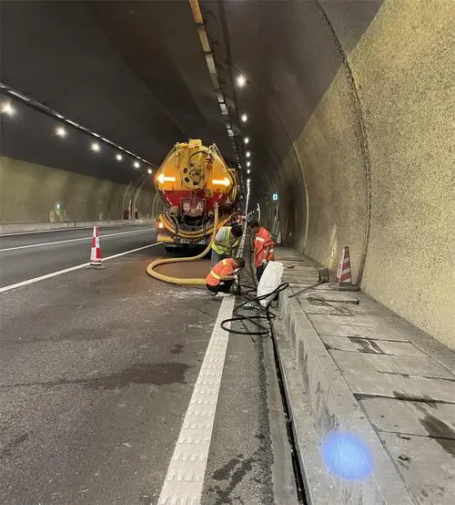 文昌隧道排水渠清淤